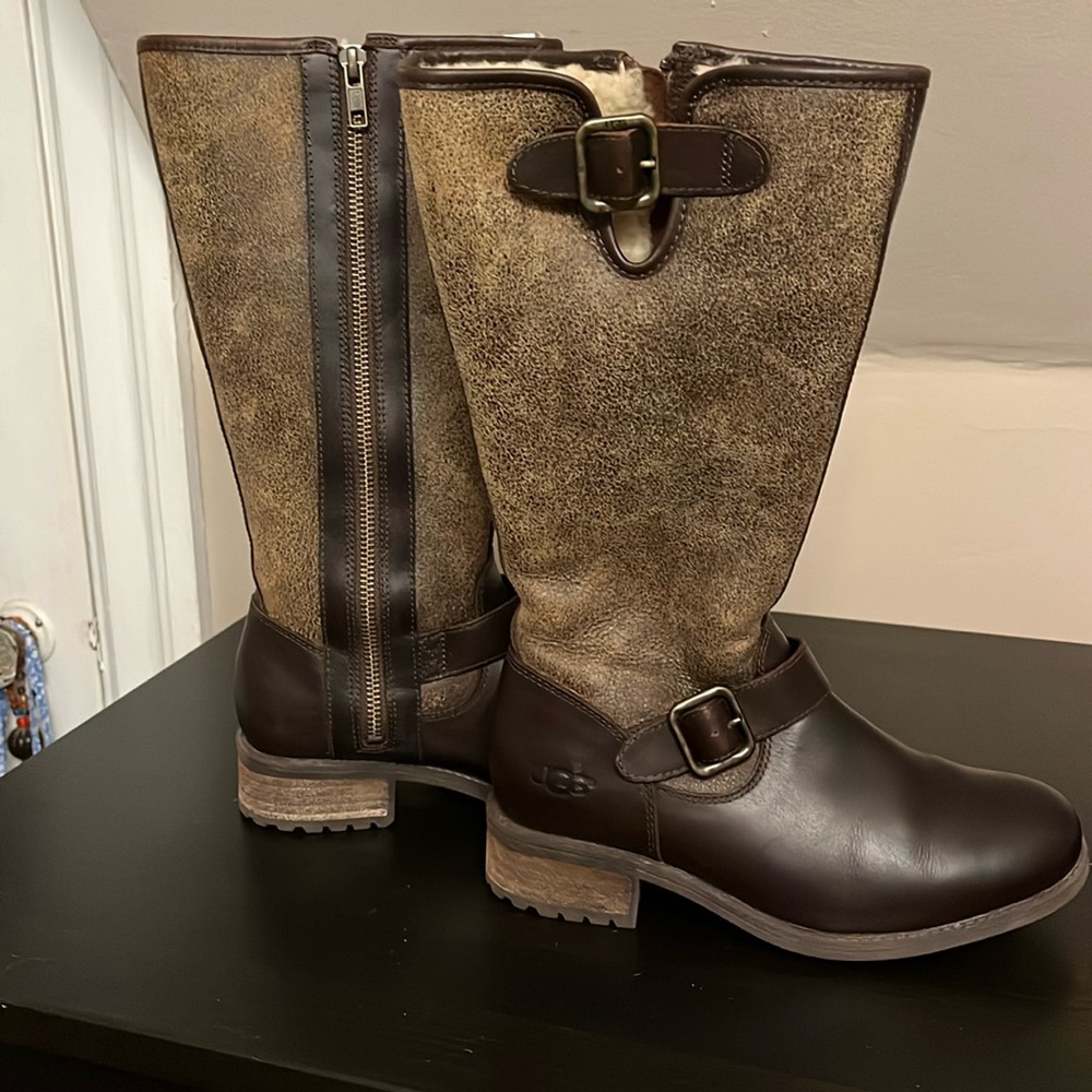 Ugg chancery boot size 6